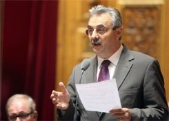 Le sénateur Louis Nègre estime "contreproductive" l'interdiction des véhicules Diesel en centre-ville