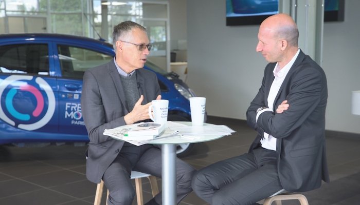 Carlos Tavares et Philippe Bihouix discutent de la meilleure manière de baisser les émissions de CO2