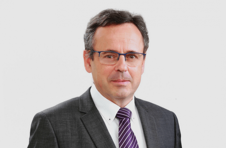 Le groupe Hyundai va chercher en France une expertise moteur et véhicule électrique avec Alain Raposo