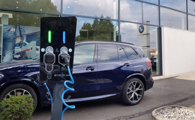 Le groupe Maurin installe bornes de recharge et panneaux photovoltaïques à Perpignan