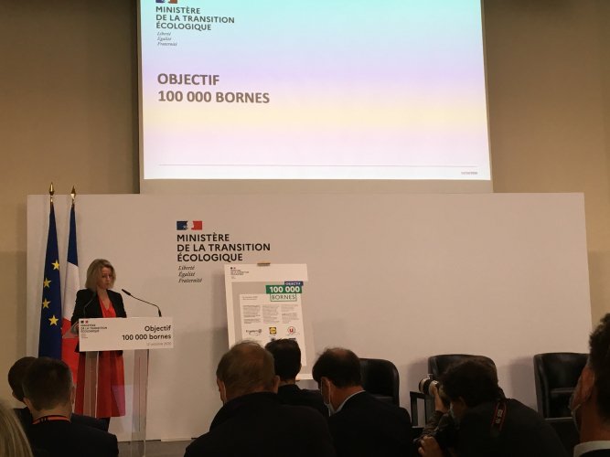 Véhicules électriques : 100 millions d’euros pour 100.000 bornes