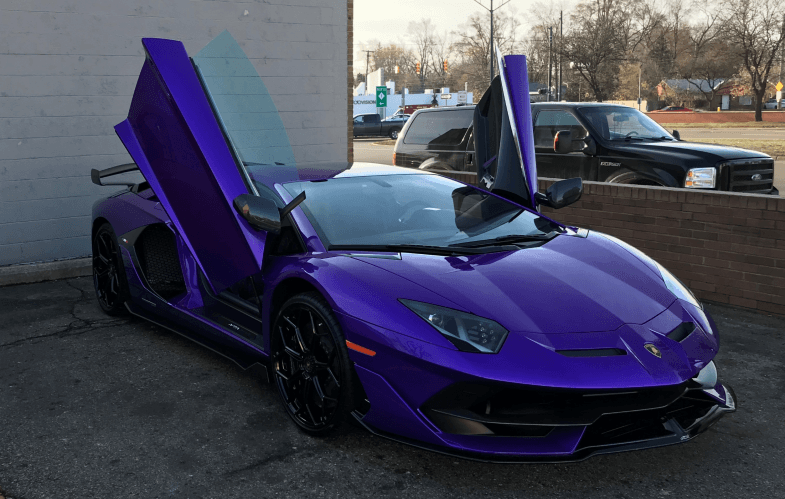 Volkswagen envisage de se séparer de ses marques italiennes pour financer la voiture électrique, quels sont les risques du pari tout électrique ?