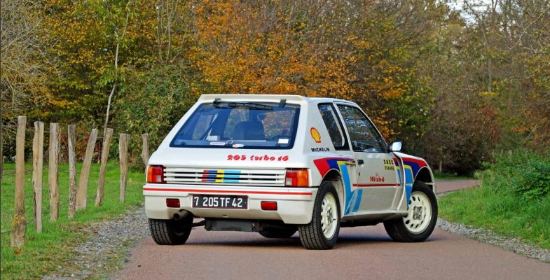 Une Peugeot 205 Turbo 16 vendue près de 300.000 euros