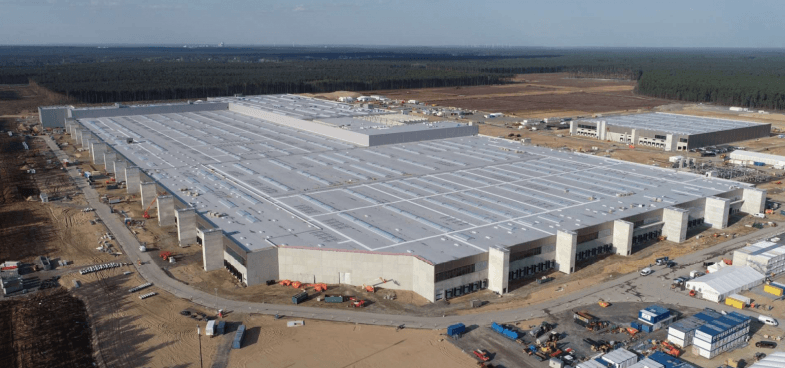 Tesla annonce de bons résultats mais poursuit dans le vert pastèque