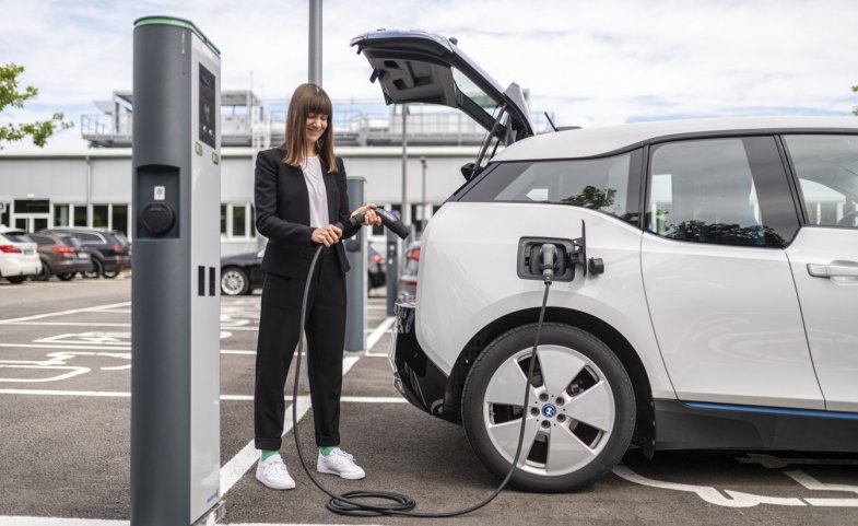Salon de Munich : Valeo et Bosch se lancent dans les bornes et les câbles de recharge