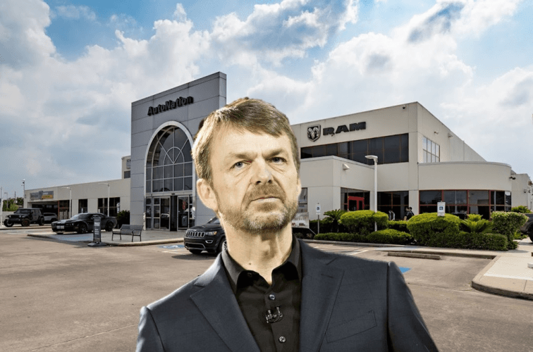 Les questions autour du passage de Mike Manley de Stellantis à AutoNation