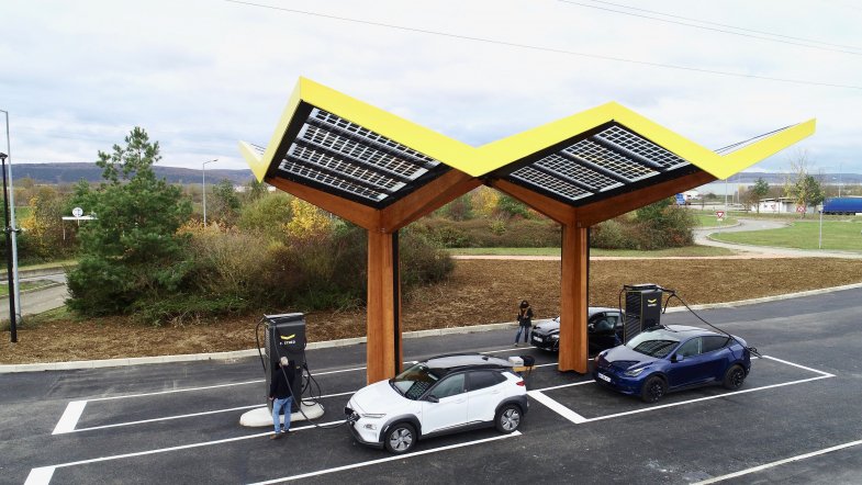 Le néerlandais Fastned a ouvert ses premières aires de recharge rapide en France