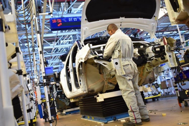 Faute de semi-conducteurs, Stellantis (PSA) Rennes à l'arrêt une semaine