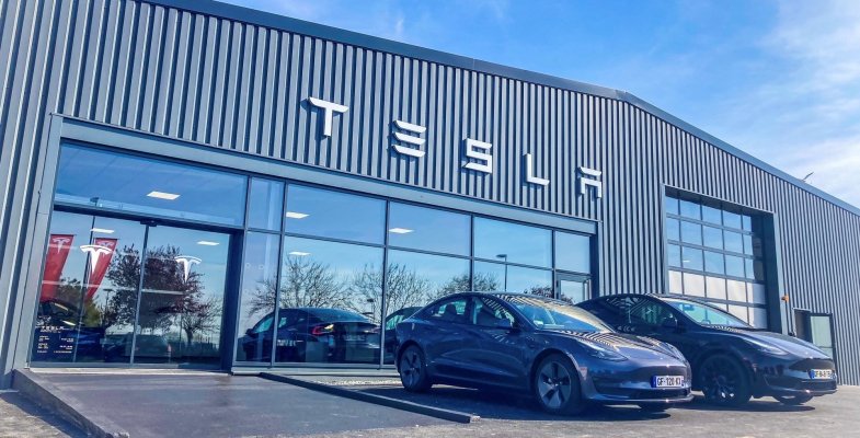 Tesla  s’installe à Nancy et Caen