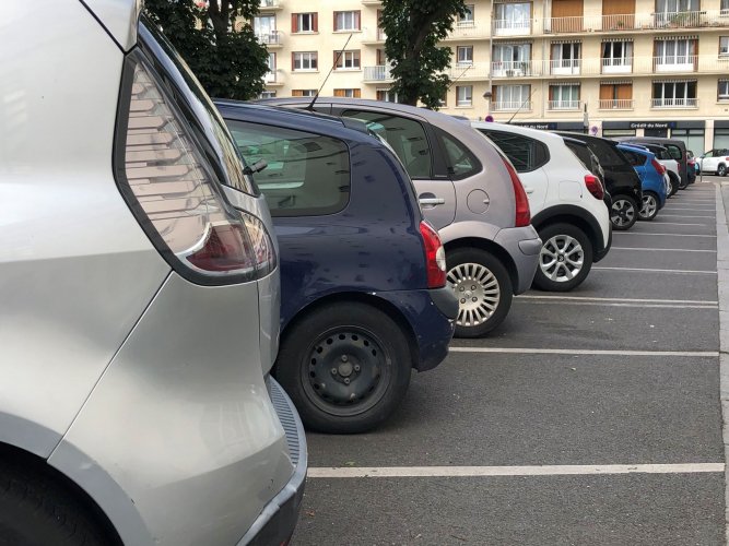 La difficulté à concevoir une automobile à loyer modéré renvoie à la profondeur du fossé à combler