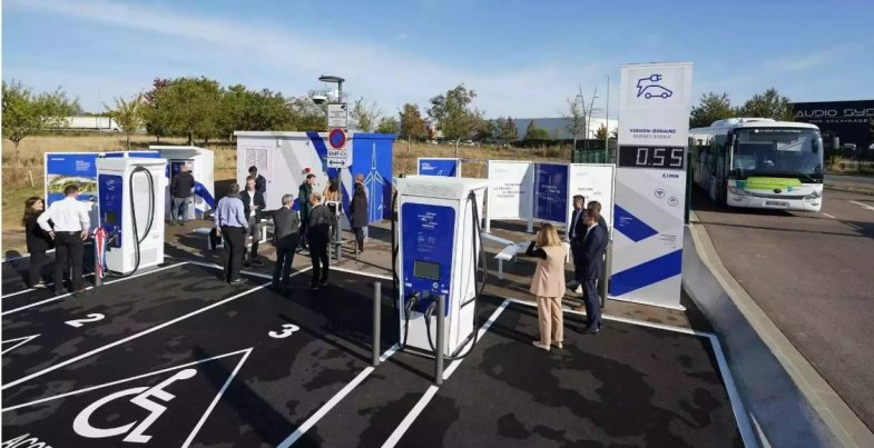 La station de recharge la plus rapide de France ouvre en Normandie