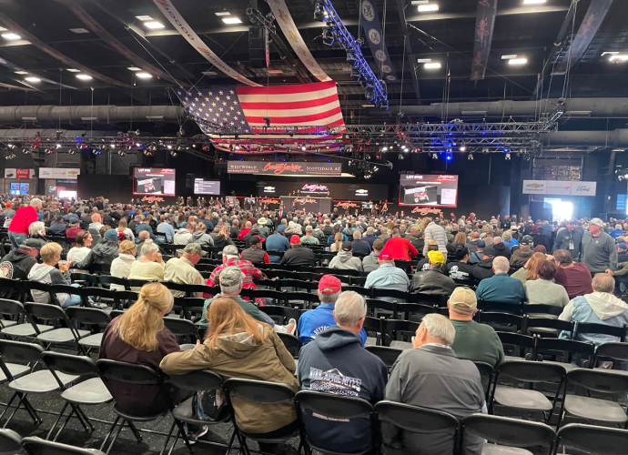 Les ventes aux enchères américaines sont à l’image des clichés du pays