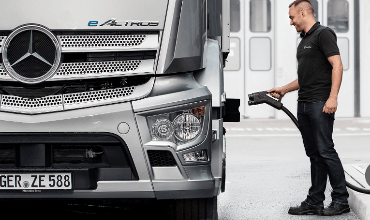 Décarbonation des véhicules industriels, cars et bus : l’autisme reste-t-il une bonne méthode ?