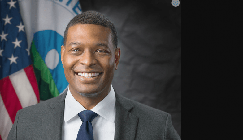 Durcissement des normes d’émissions américaines, électrification ou efficacité ?