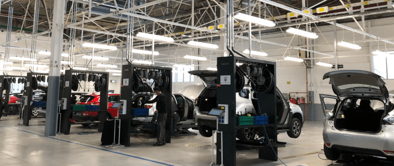 De l’électrification à marche forcée des véhicules neufs à l’électrification à pas comptés des ateliers