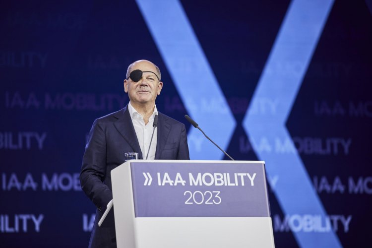 "N'ayez pas peur" dit Olaf Scholz aux constructeurs automobiles allemands