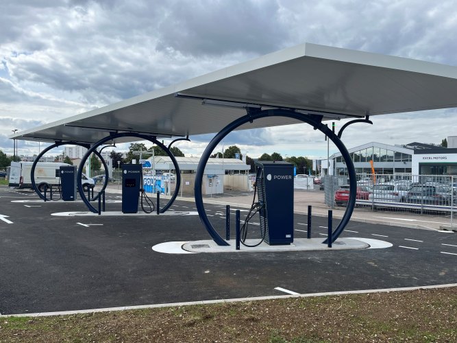 Un consortium derrière le réseau de bornes Electrify France du groupe VW France