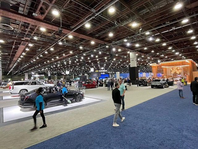 Un salon de Détroit dans l’ombre des menaces de grève