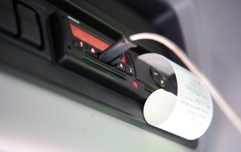 La pénurie de nouveaux chronotachygraphes bloque la livraison de poids lourds