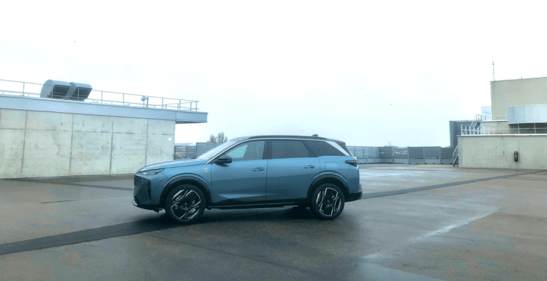 Peugeot vise 50% des volumes du nouveau 5008 en version électrique