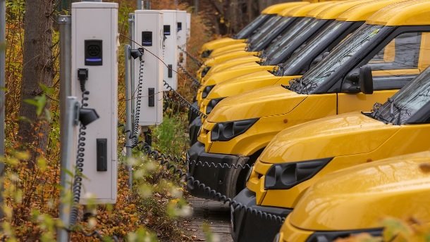 Voitures électriques : 2024 devrait être une nouvelle année record dans le monde, selon l'AIE