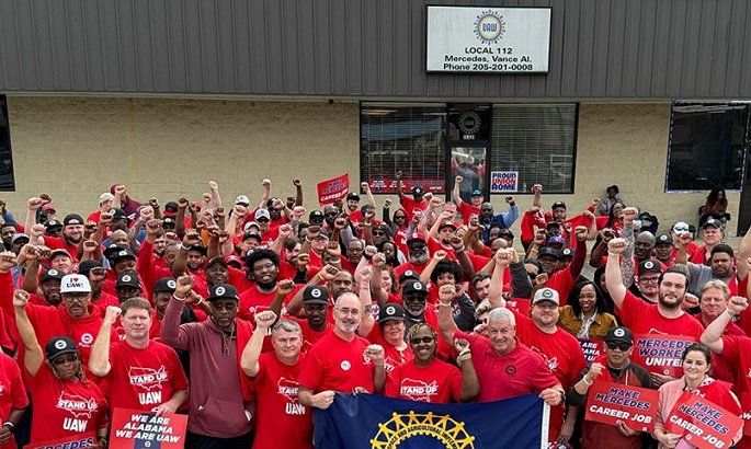 Après Volkswagen, le syndicat américain de l'automobile veut rallier les salariés de Mercedes