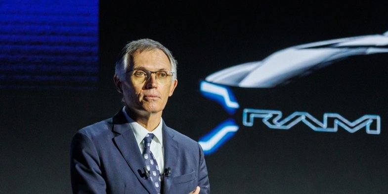 Hausse des taxes sur les voitures électriques chinoise : Carlos Tavares demande de la stabilité