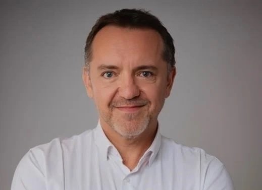 Guillaume Sicard successeur d'Ivan Segal à la direction commerce France de la marque Renault