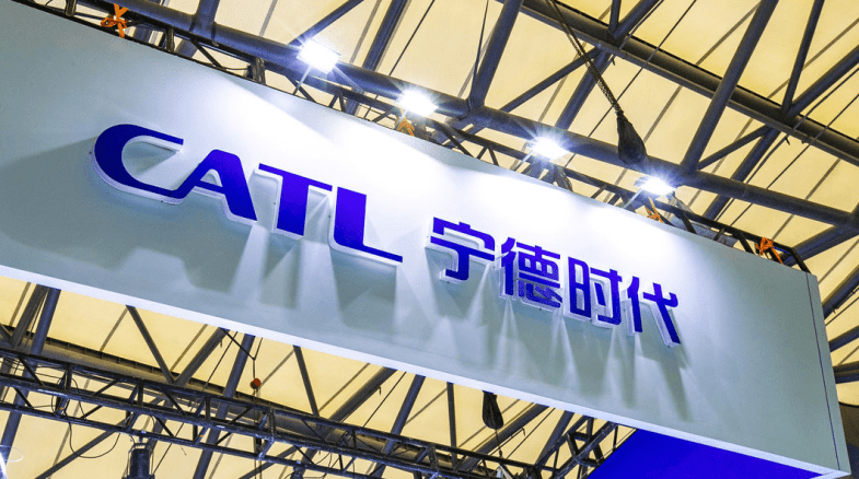 Le géant des batteries CATL veut lever 4 milliards de dollars en se cotant à Hong Kong