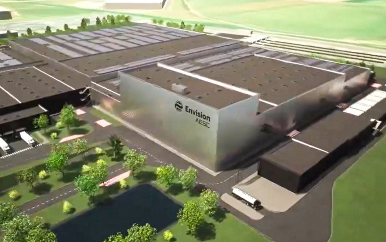 "Merci et bravo" : Emmanuel Macron défend son bilan industriel et écologique à Douai