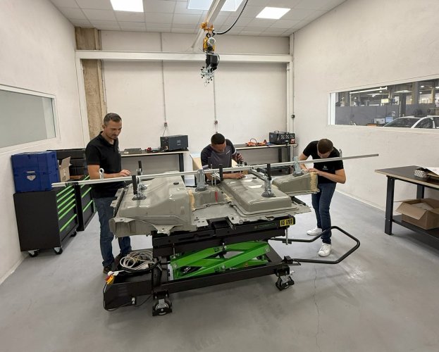 A Nîmes, le groupe GGS investit dans un atelier de réparation de batteries et des ombrières photovoltaïques